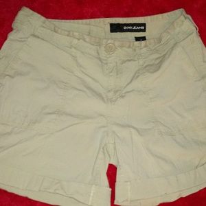 Dkny beige shorts size 6